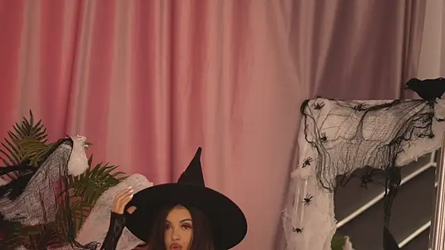 LilaRoses online show from October 24, 5:14 am