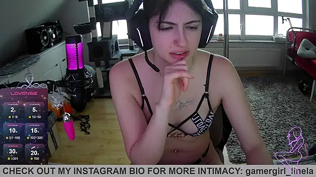 Gamergirl-Linela online show from November 14, 1:11 pm