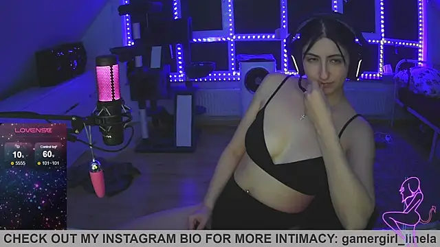 Snapshot of Gamergirl-Linela chatting on September 18, 2:43 am Gamergirl-Linela online show from September 18, 2:43 am