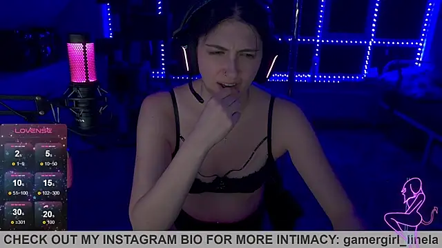 Snapshot of Gamergirl-Linela chatting on September 21, 11:25 pm Gamergirl-Linela online show from September 21, 11:25 pm