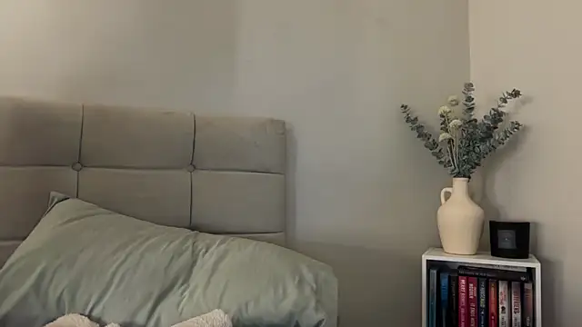 skyejde online show from March 23, 8:37 pm