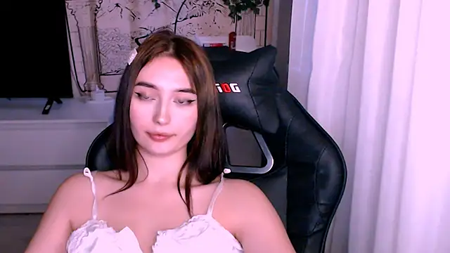 Snapshot of beauty_blonde chatting on October 3, 10:09 am beauty blonde online show from October 3, 10:09 am