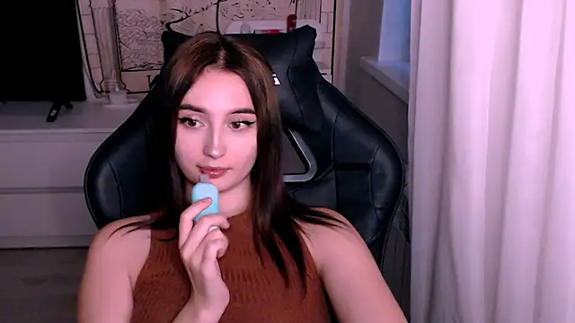 Snapshot of beauty_blonde chatting on October 4, 11:49 am beauty blonde online show from October 4, 11:49 am