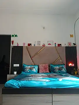 Shenuxbabie online show from July 7, 7:34 am