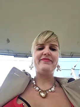 Snapshot of Sexybiene969 chatting on October 19, 2:52 pm Sexybiene969 online show from October 19, 2:52 pm