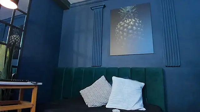 scarlet edwars online show from April 1, 5:32 pm