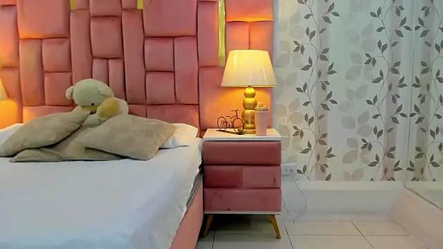 ArianaFranco online show from April 7, 1:13 pm