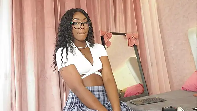 ThianaLopez online show from September 30, 8:35 pm