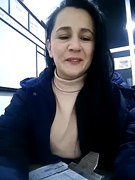 Snapshot of Alanna_11 chatting on October 21, 6:39 am Alanna 11 online show from October 21, 6:39 am