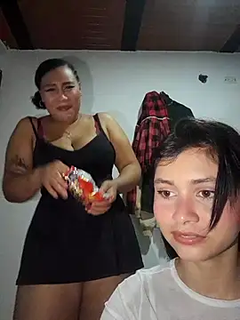 Snapshot of CHLOE_ISABELL chatting on October 14, 1:41 am CHLOE ISABELL online show from October 14, 1:41 am