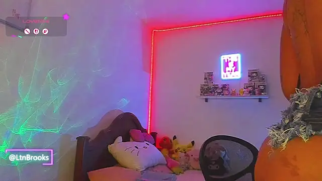 Annaa Brooks online show from December 18, 9:08 pm