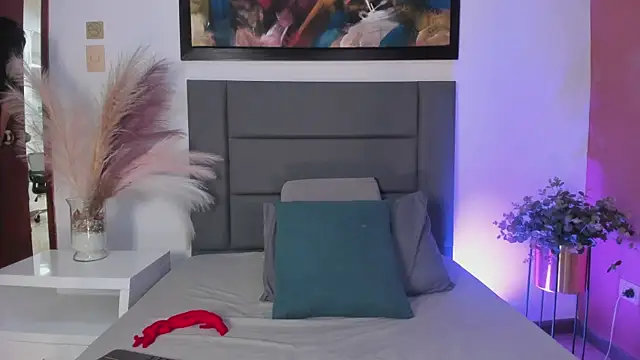 MiaHertz online show from March 3, 12:05 am