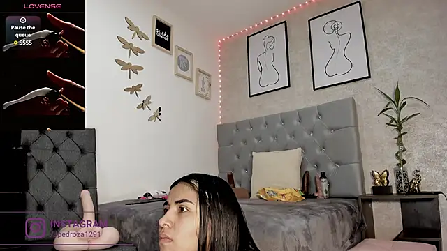 crystal beennz online show from December 1, 1:53 am