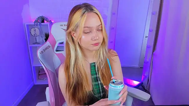 SweetieAngela online show from September 9, 1:00 pm