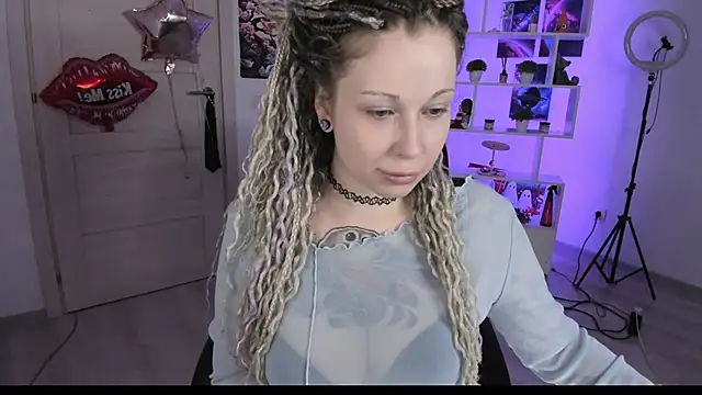 Snapshot of HoneySallyMoore chatting on October 9, 5:50 pm HoneySallyMoore online show from October 9, 5:50 pm