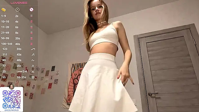 Snapshot of BeckyDwinell chatting on October 8, 4:22 pm BeckyDwinell online show from October 8, 4:22 pm