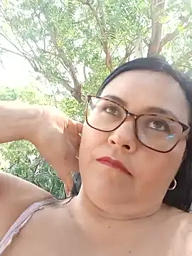 Snapshot of promiscuous-indecent-momm chatting on September 14, 7:34 pm promiscuous-indecent-momm online show from September 14, 7:34 pm