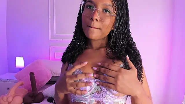 KylieGomeez online show from January 15, 8:48 pm