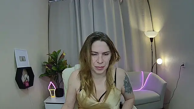 TessaDaybreak online show from March 11, 9:02 am