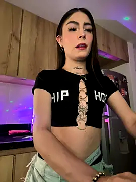 Snapshot of candycami19 chatting on September 24, 2:32 am candycami19 online show from September 24, 2:32 am