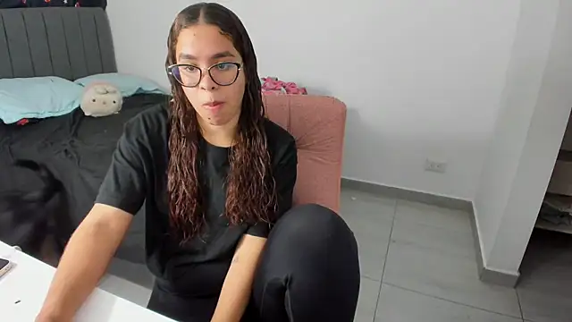Snapshot of Greciaruiz_ chatting on October 1, 11:09 pm Greciaruiz online show from October 1, 11:09 pm