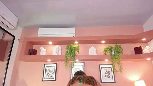 SofiaBennett  online show from April 20, 12:30 pm