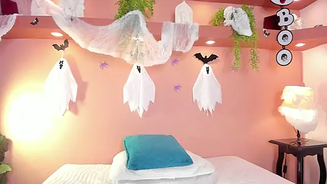 SofiaBennett  online show from October 6, 12:33 pm