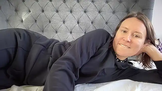 eatmypie69 online show from September 23, 12:25 pm