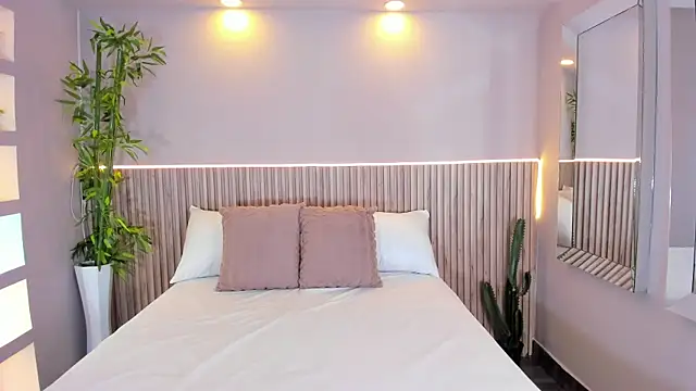 GeorginaReyes online show from December 13, 10:48 pm