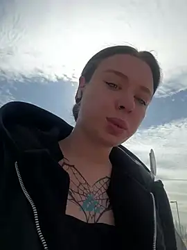 AlishaOfThorns online show from April 8, 6:37 am