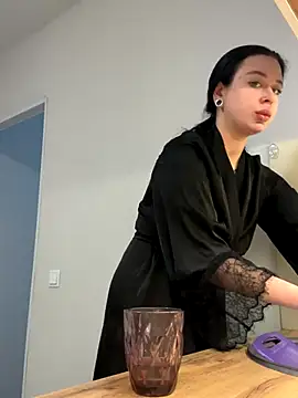 AlishaOfThorns online show from December 19, 1:03 pm