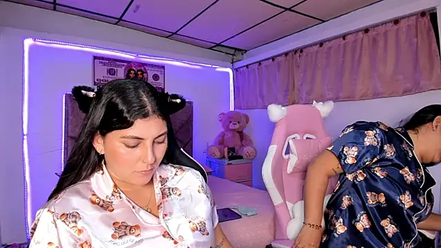 Cristal Smith20 online show from April 1, 1:39 am