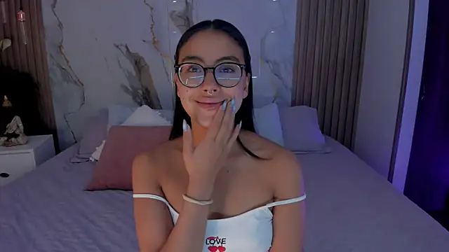 Snapshot of miss_martiina chatting on October 2, 1:54 am miss martiina online show from October 2, 1:54 am