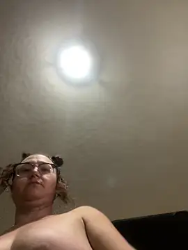 HTXBELLE online show from March 23, 8:26 pm