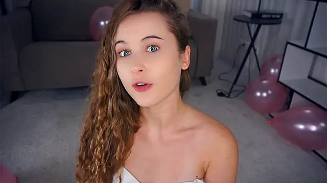 QuennaCoote online show from November 11, 8:33 am