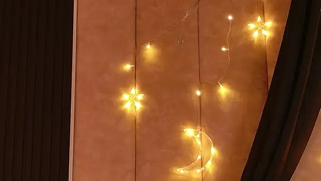 Sierra Fane online show from February 9, 11:45 am