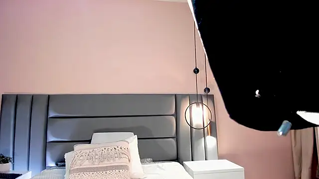 Zamira Taylor online show from April 10, 6:30 am