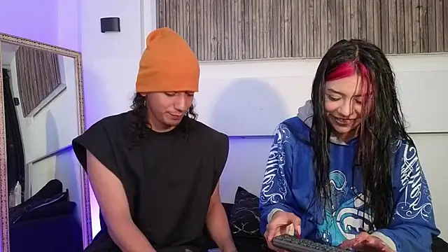 aron and paula online show from December 1, 3:32 am