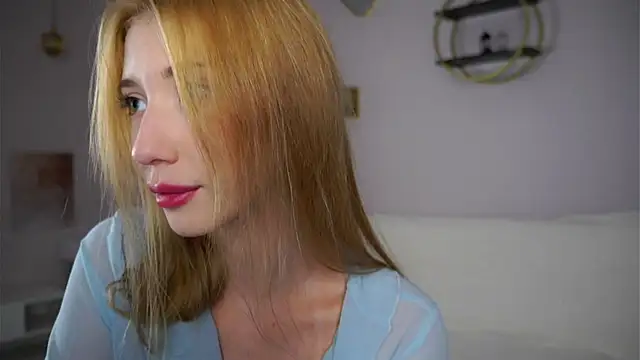 SunnivaCovil online show from December 5, 3:02 pm