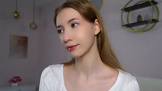 SunnivaCovil online show from September 19, 2:38 pm