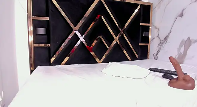 Snapshot of zara_smitt chatting on October 17, 2:20 pm zara smitt online show from October 17, 2:20 pm