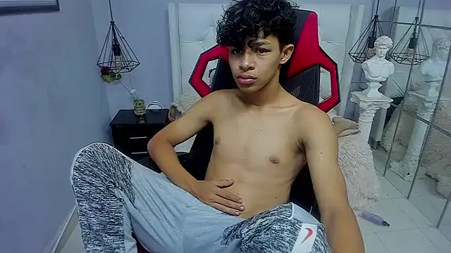 Snapshot of leslieanddrako chatting on October 7, 6:23 pm leslieanddrako online show from October 7, 6:23 pm