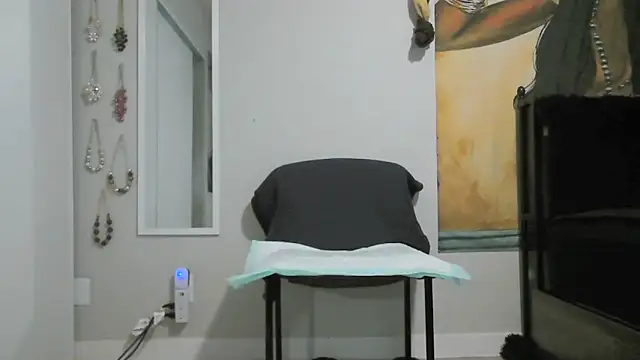 Queenanitadix online show from January 17, 12:07 am