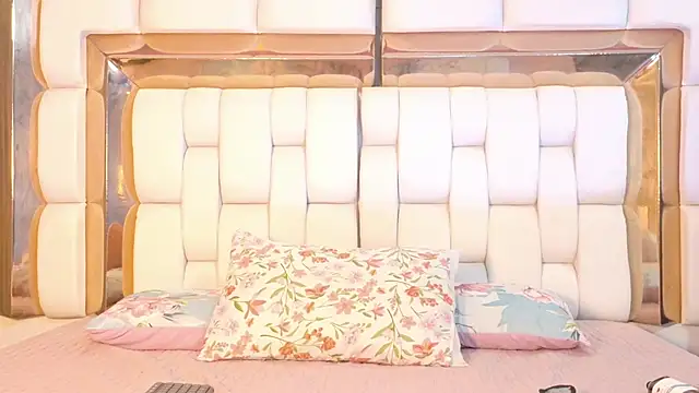 innocenthazel online show from February 13, 3:19 am