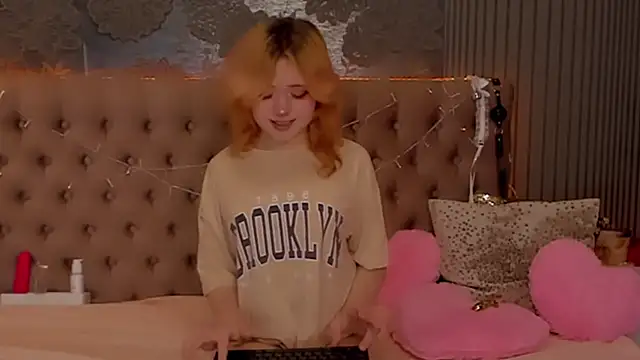 EmilyAngells online show from December 15, 7:57 am