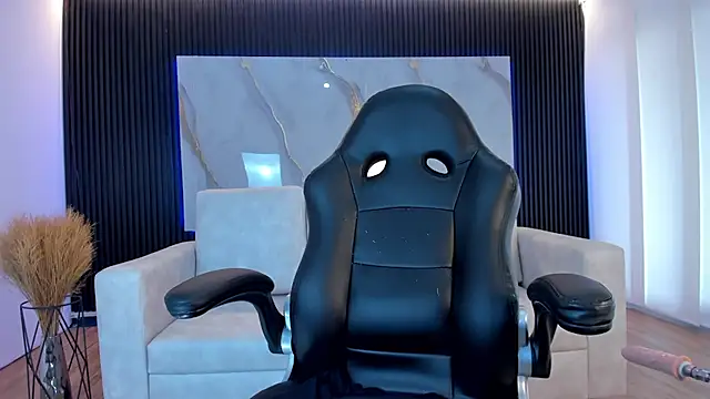 Ivaannaa  online show from October 3, 3:50 pm