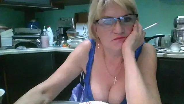 Snapshot of Heidi-Helga chatting on September 18, 6:39 pm Heidi-Helga online show from September 18, 6:39 pm