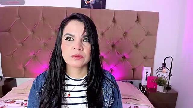 laura hotties online show from April 5, 1:43 pm