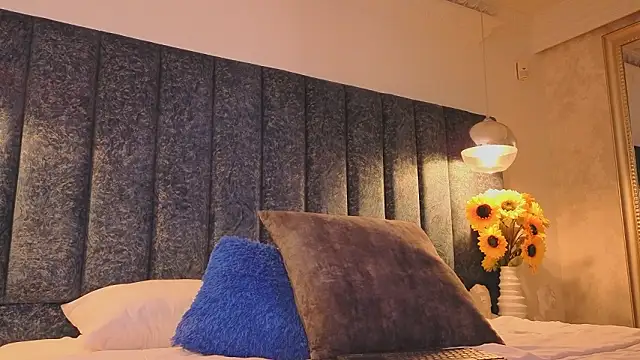 Ariannaa Suarez1 online show from March 18, 7:41 pm