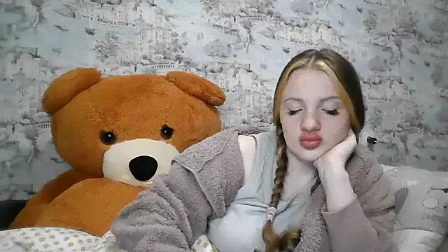 Eveline May online show from October 4, 4:11 pm